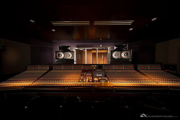 80-channel Solid State Logic (SSL) XL 9000 K Series Console at Audio Mix House, Studio B (13430494534)