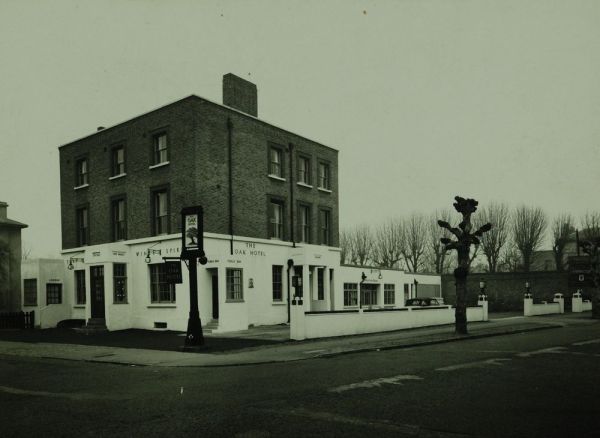 Oak Hotel, Surbiton