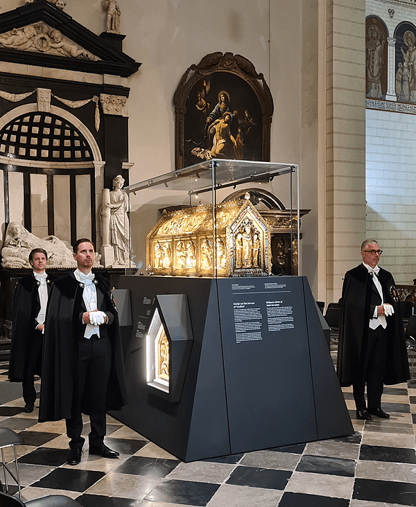 2025 HDV Maastricht, Noodkist (01a) (cropped)