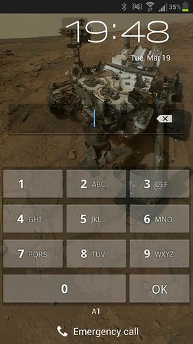Das Selbstporträt vom Mars Rover (http://1.usa.gov/11ft49O) macht sich gut als Bildschirmhintergrund.