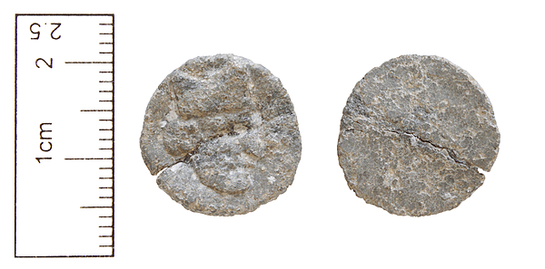 <div class='fn'> Unknown date : lead-alloy disc, probably used as a token or possibly a gaming piece.</div>