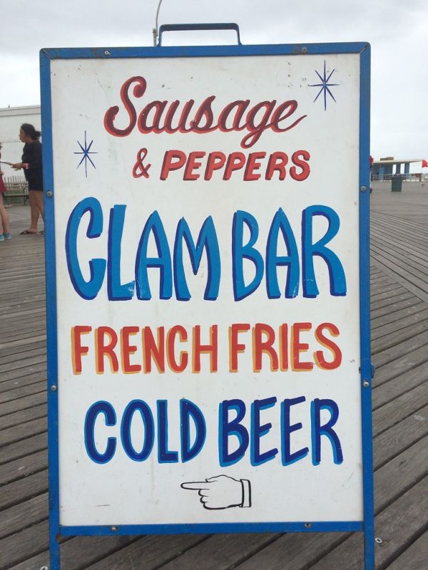 SAUSAGE & PEPPERS / CLAM BAR / FRENCH FRIES / COLD BEER / 👈