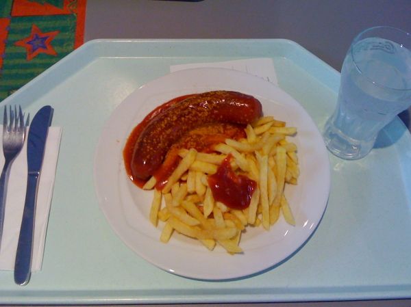 Rote Currywurst mit Pommes / Red curried sausage with french fries