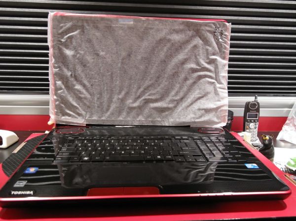 Toshiba Qosmio X505-Q830 Unboxing