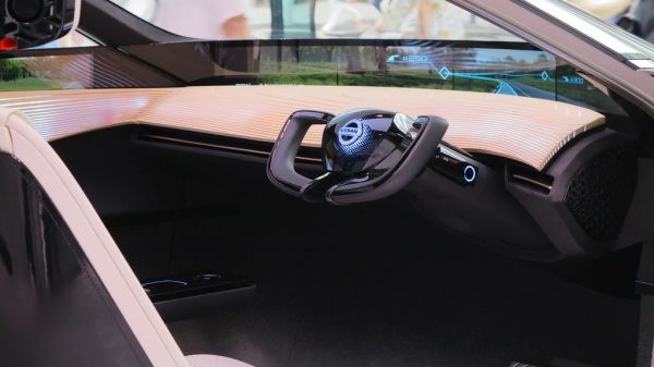 IMx KURO - NISSAN CROSSING.