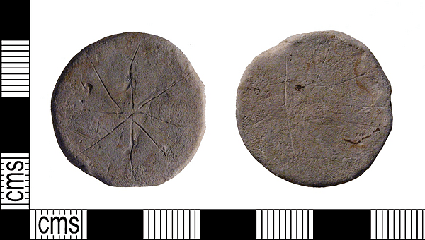 File:Post medieval weight front and back (FindID 553267).jpg