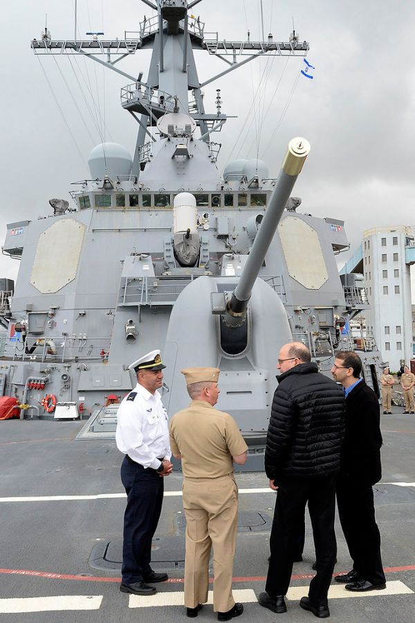 Ambassador Shapiro Hosts Israeli MoD Ya’alon on USS Carney
