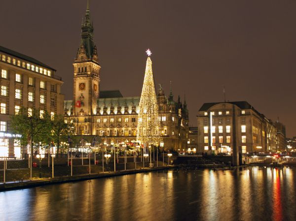 Hamburg by Night.
