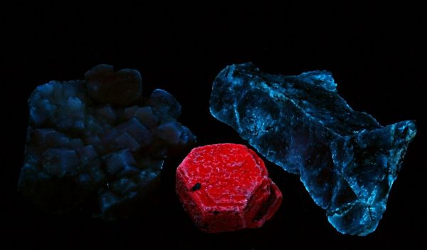 Red Fluorescence Activators: Iron and Chromium - UVa