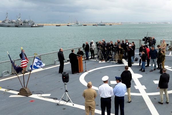 Ambassador Shapiro Hosts Israeli MoD Ya’alon on USS Carney