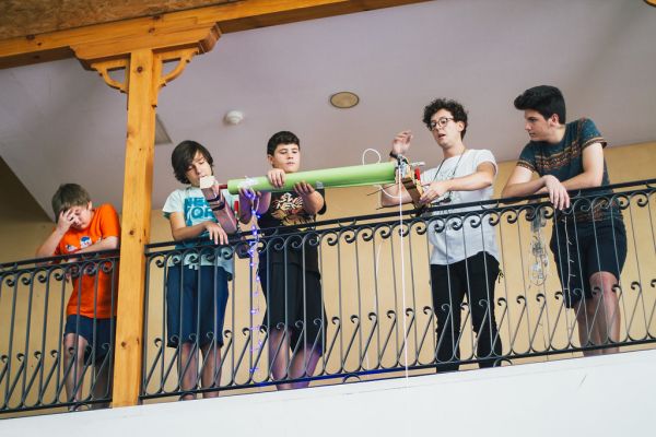 TODOS SOMOS COYOTES: TALLER DE VERANO PARA JÓVENES