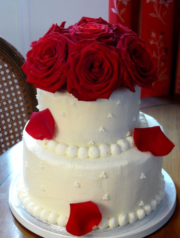 Red Rose Wedding Cake