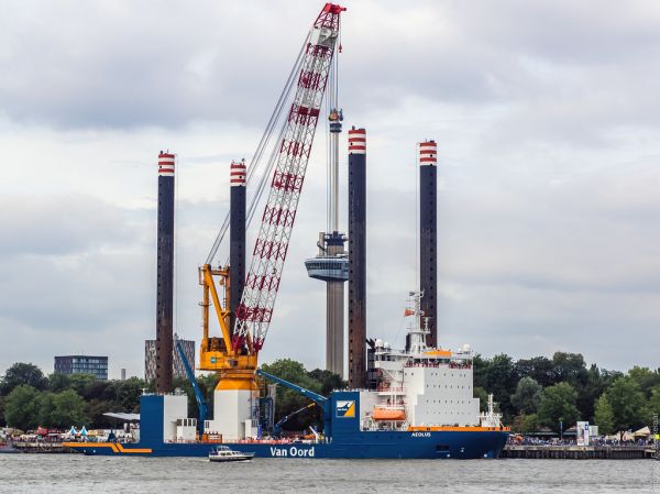 Offshore installation vessel 'Aeolus' - Nieuwe Maas - Port of Rotterdam