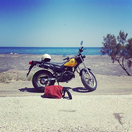 Yamaha TW125，很旧，有些小毛病，里程五万三千公里。岛上交规基本就是彼此示意，没见到一个红绿灯，Stop牌子也没有人停，有些像真实版的GTA Vice City，除去不能打砸抢……但不管怎样，环岛之旅还是美不胜收。