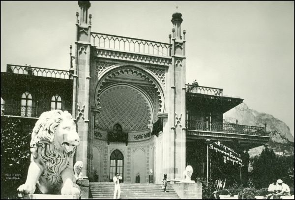 Krim Крим Крым The Alupka Palace-Museum Yalta The Moorish Revival southern façade features elements of Islamic architecture. This marble lion guards the Alupka Palace while overlooking the Black Sea.