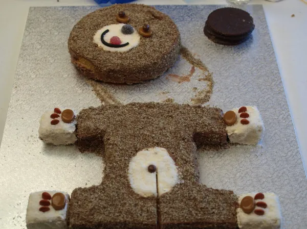 Teddy-Bear-Birthday-Cake-Severed-Head
