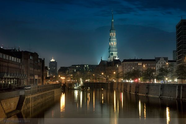Hamburg by night