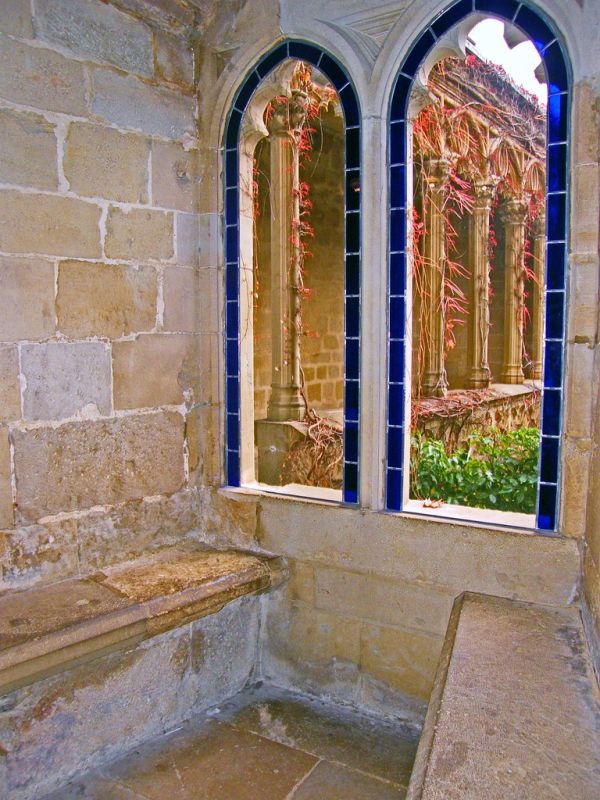 CASTELL D'OLITE: CAMBRA DE LA REINA AMB FINESTRES CROMADES ('Cámara de la reina con ventanas cromadas', 'Castle of Olite: Chamber of the queen with chromium-plated windows')
