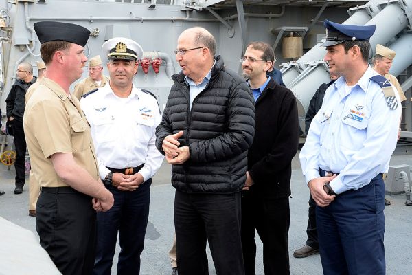 Ambassador Shapiro Hosts Israeli MoD Ya’alon on USS Carney