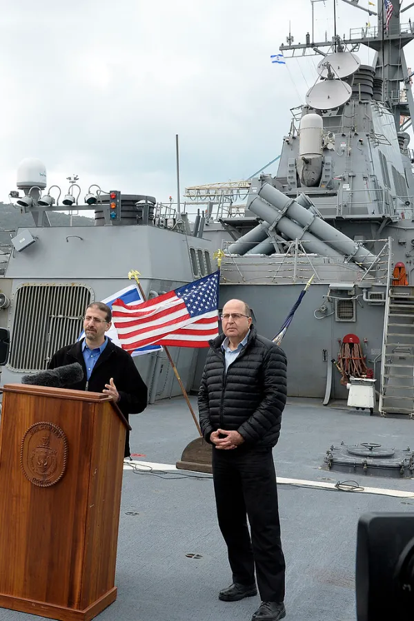 Ambassador Shapiro Hosts Israeli MoD Ya’alon on USS Carney