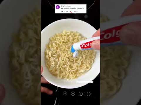 Wait for the noodles to change color! 😳😋