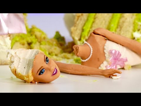 I Ate My Barbie! Is This the New Hyperrealistic Cake Trend?