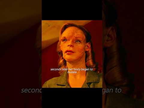 The woman's face deformed but instantly returned to its original state.#movie #film #shortvideo